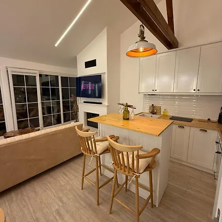 Dogayla Ic Ice Lueks 木屋 İznik